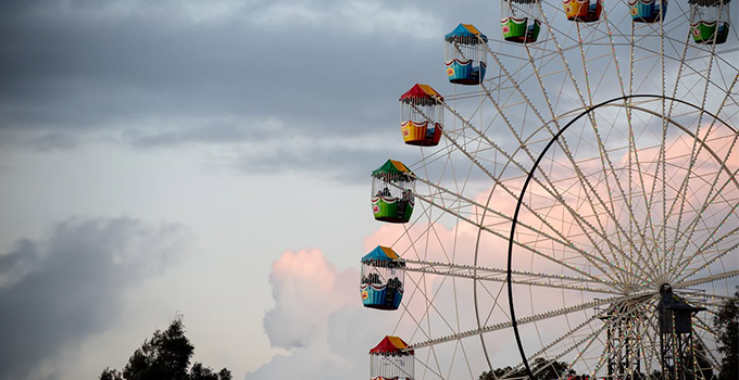 Image of a ferris wheel against a dusk skyline