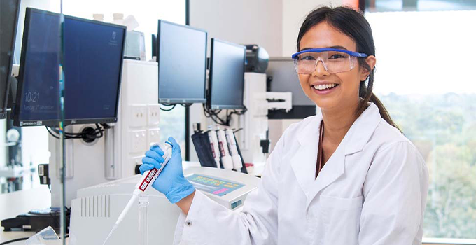 Image of Cintya Dharmayanti working in a lab